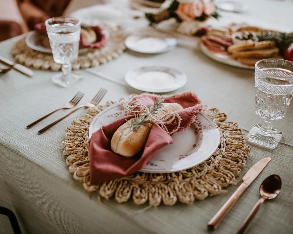 Mesa Posta Completa: Dicas de Itens Essenciais e Decoração - Neohousi