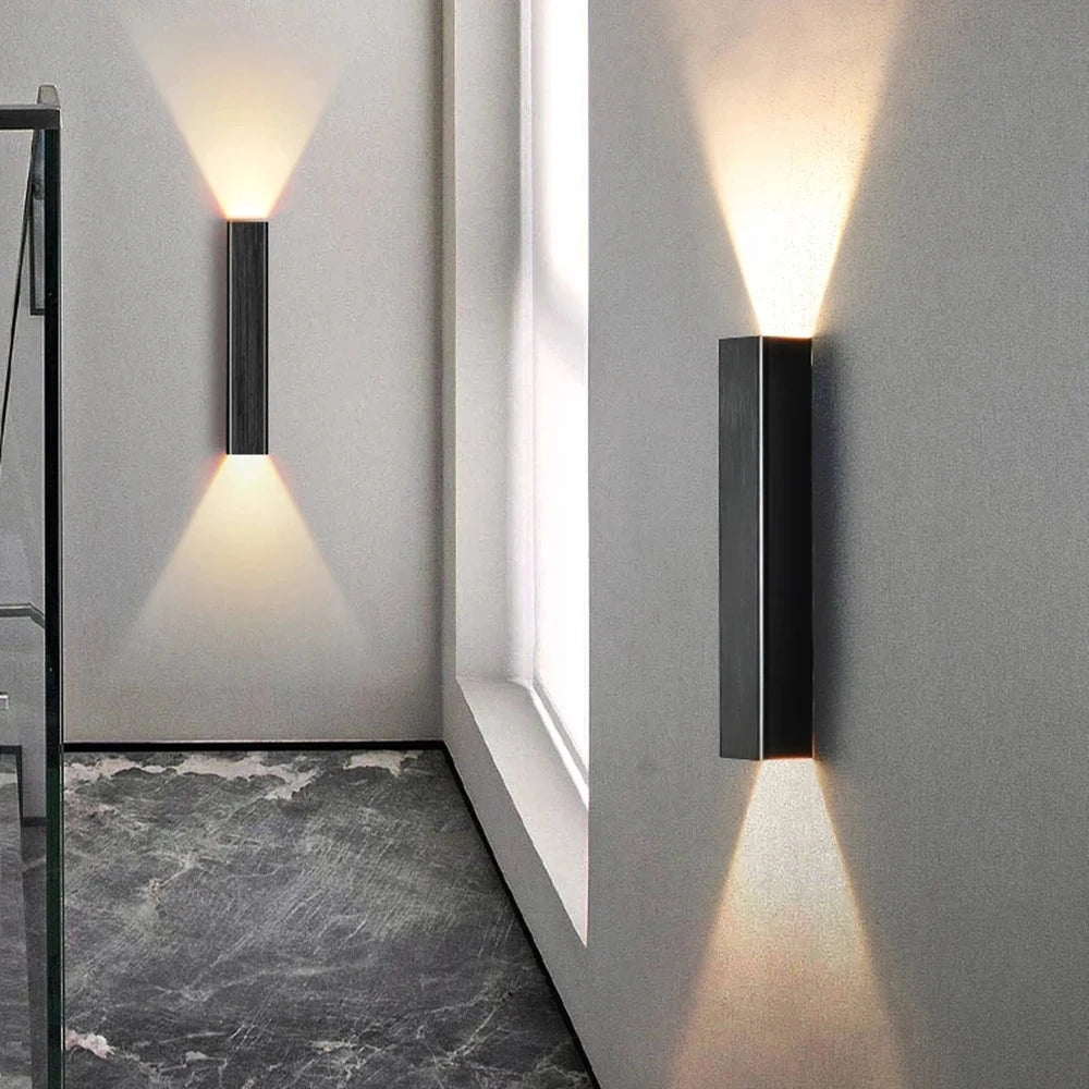 Arandela linear Solen em alumínio, acabamento preto, dourado ou prata