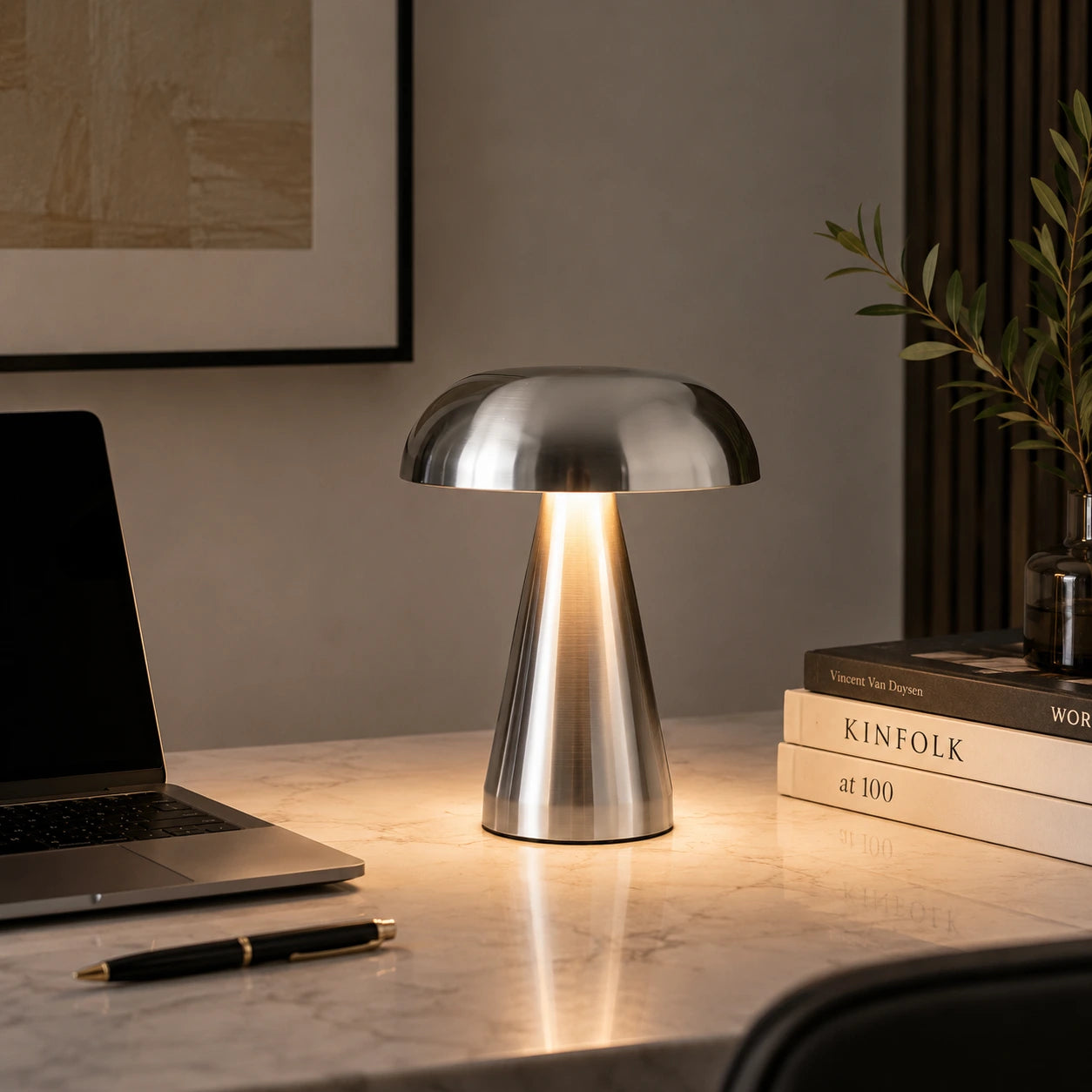 Luminária de mesa cogumelo Aureli em metal prata e dourado